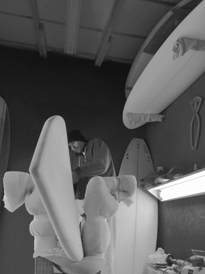 Vista interior de taller de tablas de Surf 