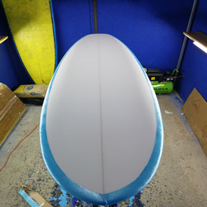 Tabla en taller de tablas de surf